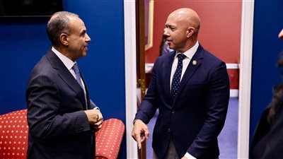 وزير الخارجية يبحث مع رئيس الشؤون الخارجية بالكونجرس الأمريكي تعزيز العلاقات الثنائية