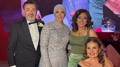 يسرا والخطيب في المقدمة.. نجوم الفن والرياضة يشاركون خيري رمضان فرحته بزفاف ابنته