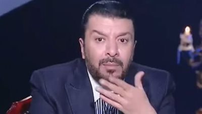 مصطفى كامل يهاجم مروجي الشائعات حول هاني شاكر ويناشد الجمهور بالدعاء له