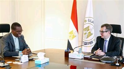 وزير التخطيط والتنمية الاقتصادية يبحث مع ممثلي البنك الإفريقي للتنمية سبل تعزيز التعاون