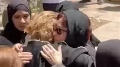 بحضور كريم عبد العزيز ويسرا.. تفاصيل تشييع جثمان والد الفنانة منة شلبي بالمعادي