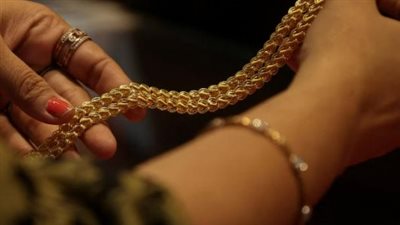 الدولار يضغط على المعدن الأصفر.. كواليس هبوط الذهب بنسبة 1% في التعاملات الفورية