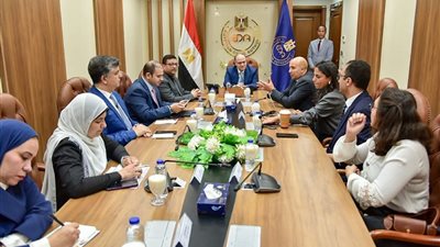 هيئة الدواء تبحث مع لوريال تعزيز الاستثمار في مستحضرات التجميل وتوطين الممارسات العالمية