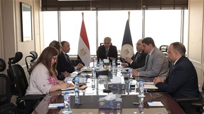 وزير السياحة يبحث تطوير منظومة الغوص والأنشطة البحرية وتحديث الضوابط وفق المعايير الدولية