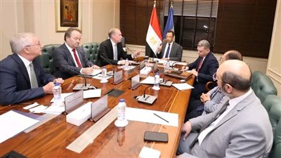 وزير الاتصالات يبحث مع «إنتل» تعزيز التعاون في الذكاء الاصطناعي والأمن السيبراني