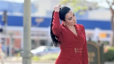 ميريهان حسين تسحر القلوب بإطلالة كلاسيكية في شوارع لوس أنجلوس ومهرجان هوليوود
