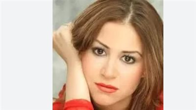 الجانب الإنساني في حياة منة شلبي: وفاء لوالدها الراحل ودعم مستمر لزملائها في الوسط