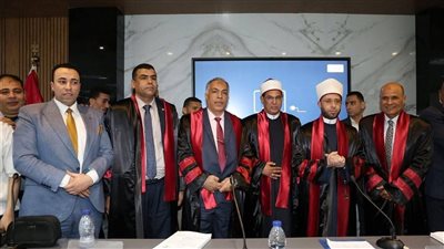 وزير الأوقاف يشارك في مناقشة رسالة ماجستير حول حماية الأسرة بجامعة قناة السويس