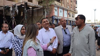 محافظ القليوبية يناقش مع أصحاب محلات البلاستيك في مسطرد سبل تقنين أوضاعهم