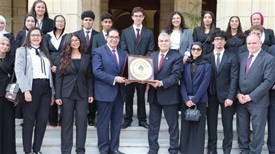 رئيس جامعة القاهرة الأهلية: دمج النظرية بالتطبيق ضرورة لبناء جيل سياسي واعٍ