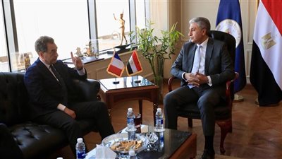 وزير السياحة والآثار يبحث مع سفير فرنسا بالقاهرة تعزيز التعاون في المجالات ذات الاهتمام المشترك