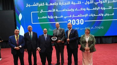 ​جامعة كفر الشيخ تُكرم رئيس الغرفه التجاريه 