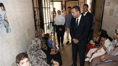 محافظ المنوفية يفاجئ وحدة طب الأسرة بالحامول ويحيل 9 من العاملين للتحقيق الفوري