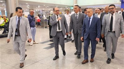 اللجنة العليا للتفتيش الأمني والبيئي تُجري جولة تفقدية بمطار القاهرة  لمتابعة كفاءة التشغيل وتطبيق أعلى معايير الأمن والسلامة