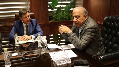 وزير الكهرباء يوجه بتعميم تجربة كفاءة الطاقة على جميع المصانع الحيوية فورًا