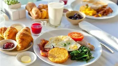 كوب حليب بالعسل.. نصائح لوجبة إفطار صحية تُعزز الصحة العقلية والجسدية (فيديو)