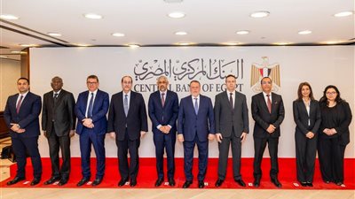 محافظ البنك المركزي يبحث تعزيز التعاون مع رئيس مجموعة بنك التنمية الإفريقي