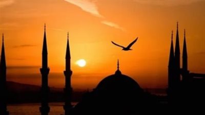 أهمية الصلاة في وقتها كمنطلق لتنظيم حياة المسلم وتحقيق السكينة النفسية