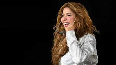 أيقونة الأجيال.. شاكيرا تثبت أن الموهبة الحقيقية لا تعرف عمراً أو حدوداً