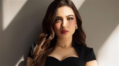 ياسمين عز تخطف الأنظار بإطلالة سوداء ساحرة وتشعل إنستجرام