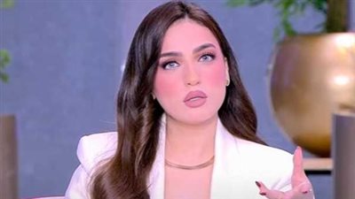 جمهور ياسمين عز ينقسم حول أحدث صورها: جمال طبيعي أم لمسات تجميل؟