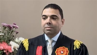 منح القاضي أحمد سعيد حبيب دكتوراه بمرتبة الشرف الأولى عن «ازدواجية المعايير الدولية» بجامعة الزقازيق