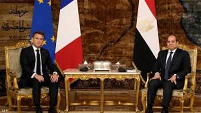 السيسي وماكرون يبحثان قضايا الشرق الأوسط والاستقرار الإقليمي في برج العرب