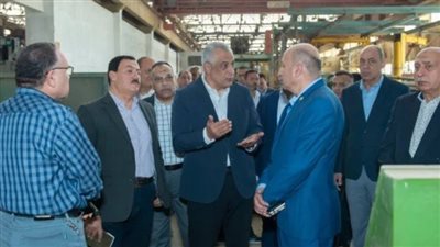 جولة وزير الإنتاج الحربي بمصنع 100 الحربي لتعزيز قدرات التصنيع الوطنية