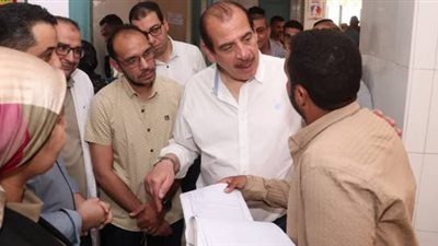 نائب وزير الصحة يشدد على تحسين الخدمات الطبية بمحافظة قنا