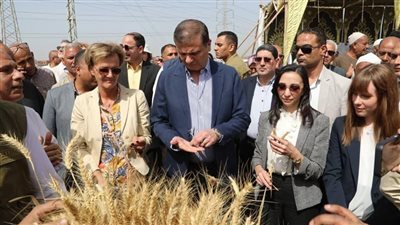 وزير الزراعة يشهد احتفالية ميكنة حصاد القمح بمحافظة البحيرة ويشيد بالإنتاجية العالية