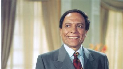  الزعيم عادل إمام.. كيف حوّل الثلاثي الكبير مأزق المواطن البسيط إلى سينما جماهيرية خالدة؟