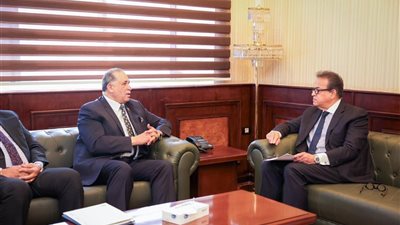 وزير الصحة يبحث مع نقيب المحامين ضم 600 ألف محامٍ وأسرهم لمنظومة الرعاية الصحية الشاملة