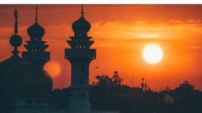 موعد الشروق يحدد بداية النهار: جدول مواقيت الصلاة اليوم في خمس محافظات رئيسية