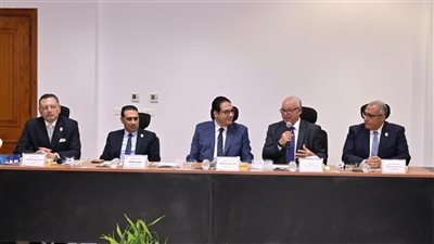 في سابقة تاريخية.. جامعة القاهرة تعقد مجلس صيدلتها داخل مصنع مجموعة المستقبل الدوائية