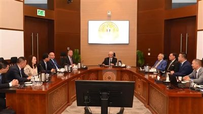 نائب رئيس الوزراء للشئون الاقتصادية يبحث مع وفد صيني تعزيز الاستثمارات في الموانئ 