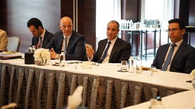 الخارجية تبحث تعزيز التعاون الاقتصادي مع بريطانيا