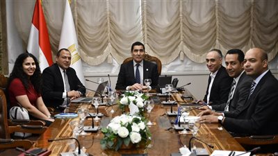 وزير الشباب والرياضة يلتقي رئيس مجلس ادارة شركة جي جلوبال لبحث دعم الابطال الرياضيين والتسويق الرياضي