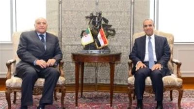 وزيرا خارجية مصر والجزائر يؤكدان أهمية الحلول الدبلوماسية لتجاوز التحديات الإقليمية