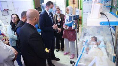 نائب وزير الصحة يجري جولة مفاجئة بالإسكندرية ويحول المتغيبين ومسؤولين للتحقيق