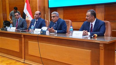 وزير العمل ومحافظ الدقهلية يؤكدان دعم الاستثمار وحقوق العمال بجمصة