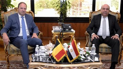 وزير الطيران المدني يبحث مع سفير بلجيكا  فرص تعزيز الربط الجوي بين البلدين