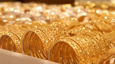 الذهب يتراجع في مصر مع هبوط عالمي وترقب لقرارات الفائدة والدولار