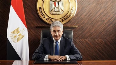 وزير السياحة يتابع أوضاع حجاج السياحة واستعدادات تصعيدهم لعرفات