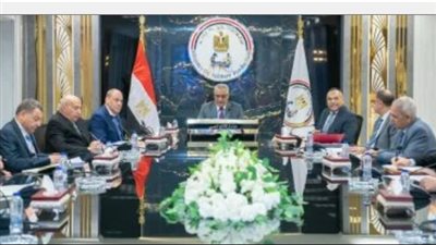 وزير الإنتاج الحربي يتابع معدلات تنفيذ المشروعات وخطط التطوير في الشركات التابعة