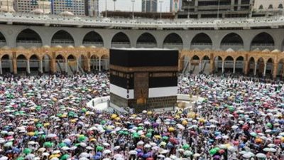 رئيس بعثة حج الجمعيات الأهلية يتفقد مخيمات عرفات للاطمئنان على الحجاج