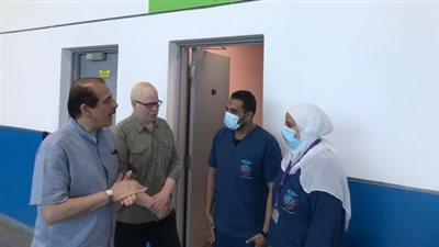 نائب وزير الصحة يتفقد الحجر الصحي بمطار القاهرة لمتابعة استقبال الحجاج