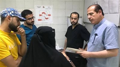 نائب وزير الصحة يفاجئ مستشفيات القاهرة ويوجه بإحالة موظفين للتحقيق