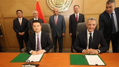 وزير الكهرباء يشهد توقيع اتفاقيات لإنشاء محطتي تخزين طاقة ومصنع بطاريات باستثمارات جديدة