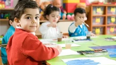 عمالة الأطفال بين الواقع الاجتماعي وحق التعليم.. خبراء يحذرون من مخاطر خروج الطفل من المدرسة مبكرًا