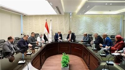 شراكة جديدة بين التعليم والعمل.. خطة طموحة لإعداد كوادر فنية بشهادات دولية تنافس في الأسواق العالمية